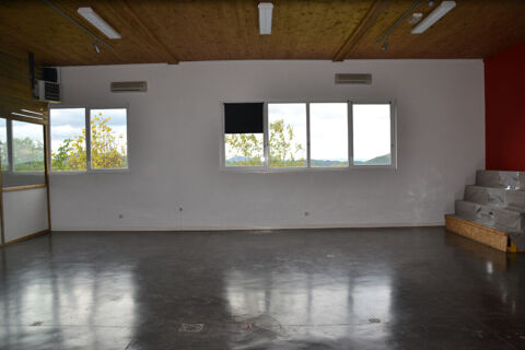 Local commercial lumineux de 150m2 avec parking privatif  sur Yssingeaux 1300 43200 Yssingeaux