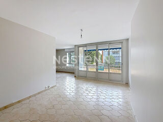  Appartement à louer 4 pièces 74 m²