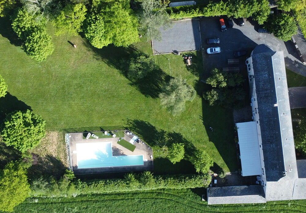 Bien rare en Aveyron : Ancien Couvent du XVIIIe Rénové en Grand Gîte & Bar Restaurant :