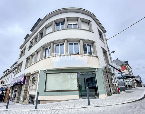 EXCELLENTE VISIBILIT&Eacute; - Local commercial en centre-ville de Plo&euml;rmel 75 m2 900 56800 Ploermel