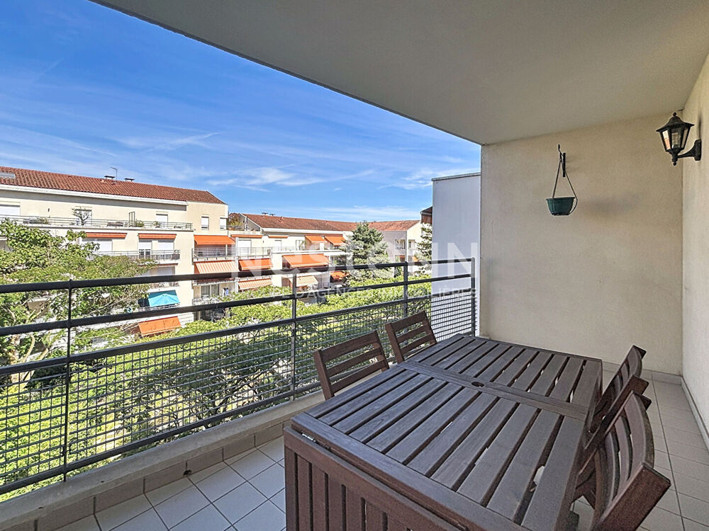 Appartement Bron T4 de 83m2 - 3 chambres - 2 terrasses - Cave - FORT DE BRON 69500