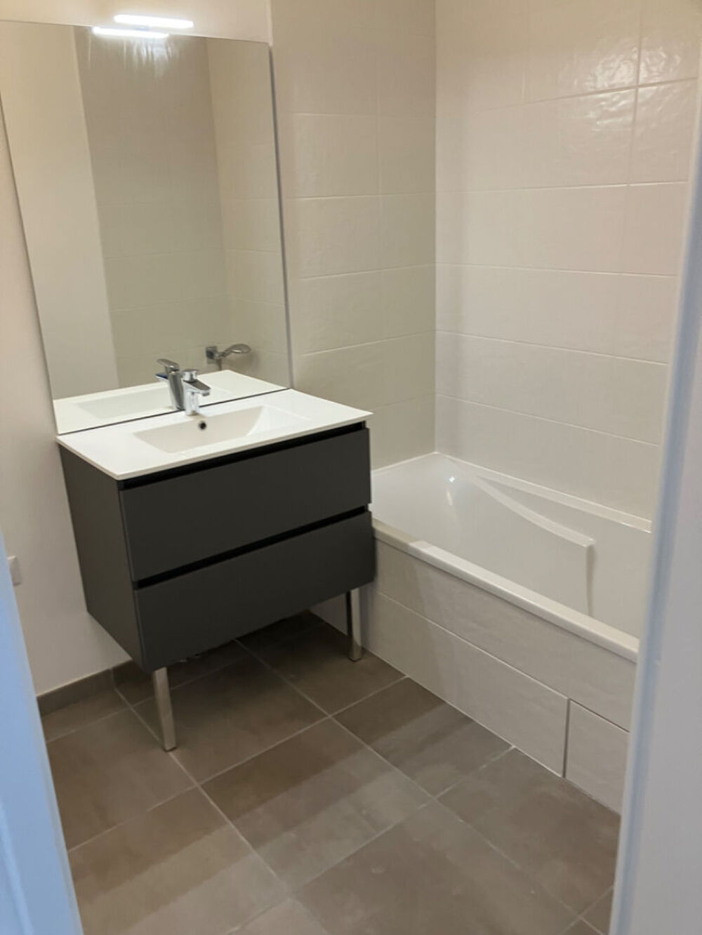 Vente Appartement Super T3 neuf livrable de suite Venissieux