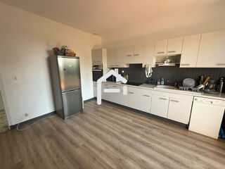  Appartement à louer 5 pièces 150 m²