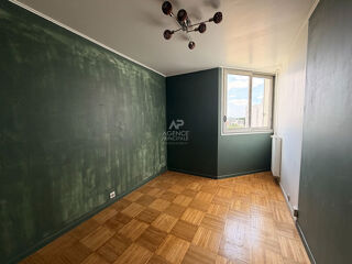  Appartement à louer 4 pièces 79 m²