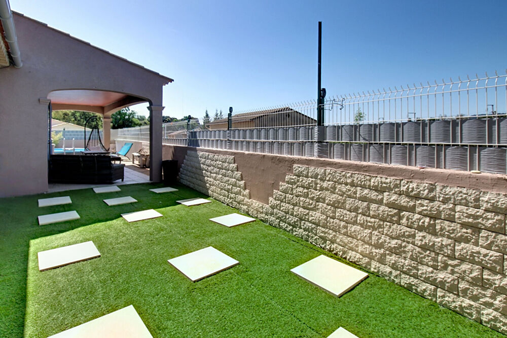 A VENDRE EN EXCLUSIVITE - Maison de 92m² avec 3 chambres - proche village - garage - piscine - position dominante