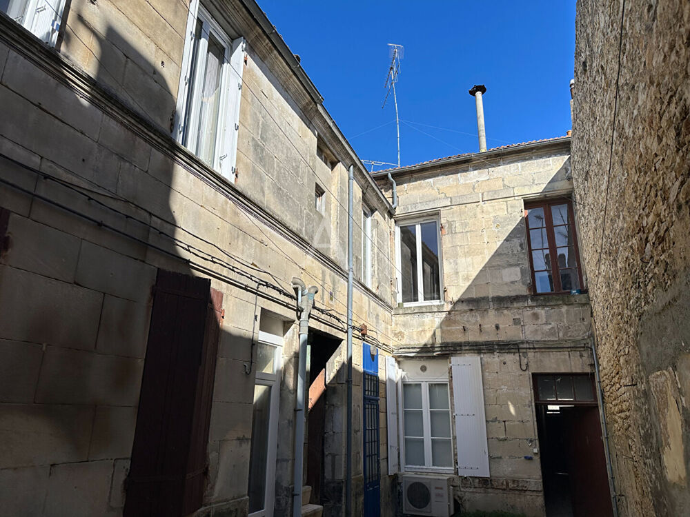 Apprt T2/Plateau à rénover1er étage sur Cour