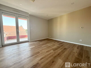  Appartement à louer 6 pièces 111 m²