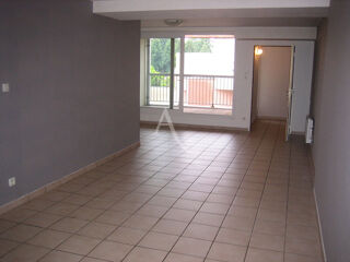  Appartement à louer 4 pièces 80 m²