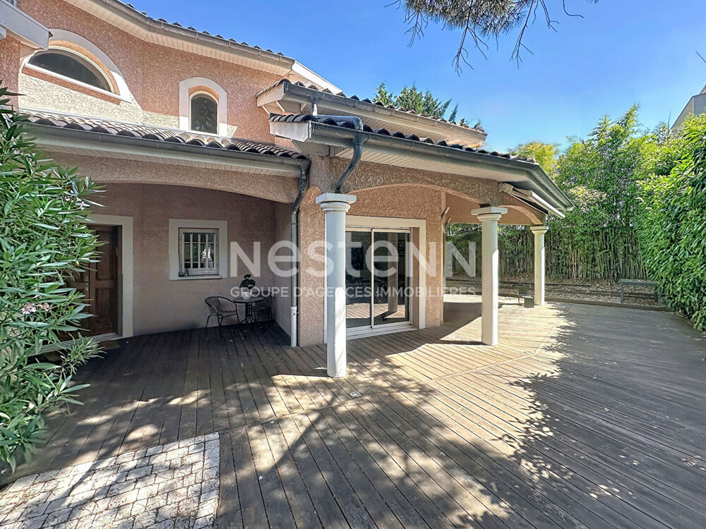 Grande maison familiale avec piscine - 69500 BRON