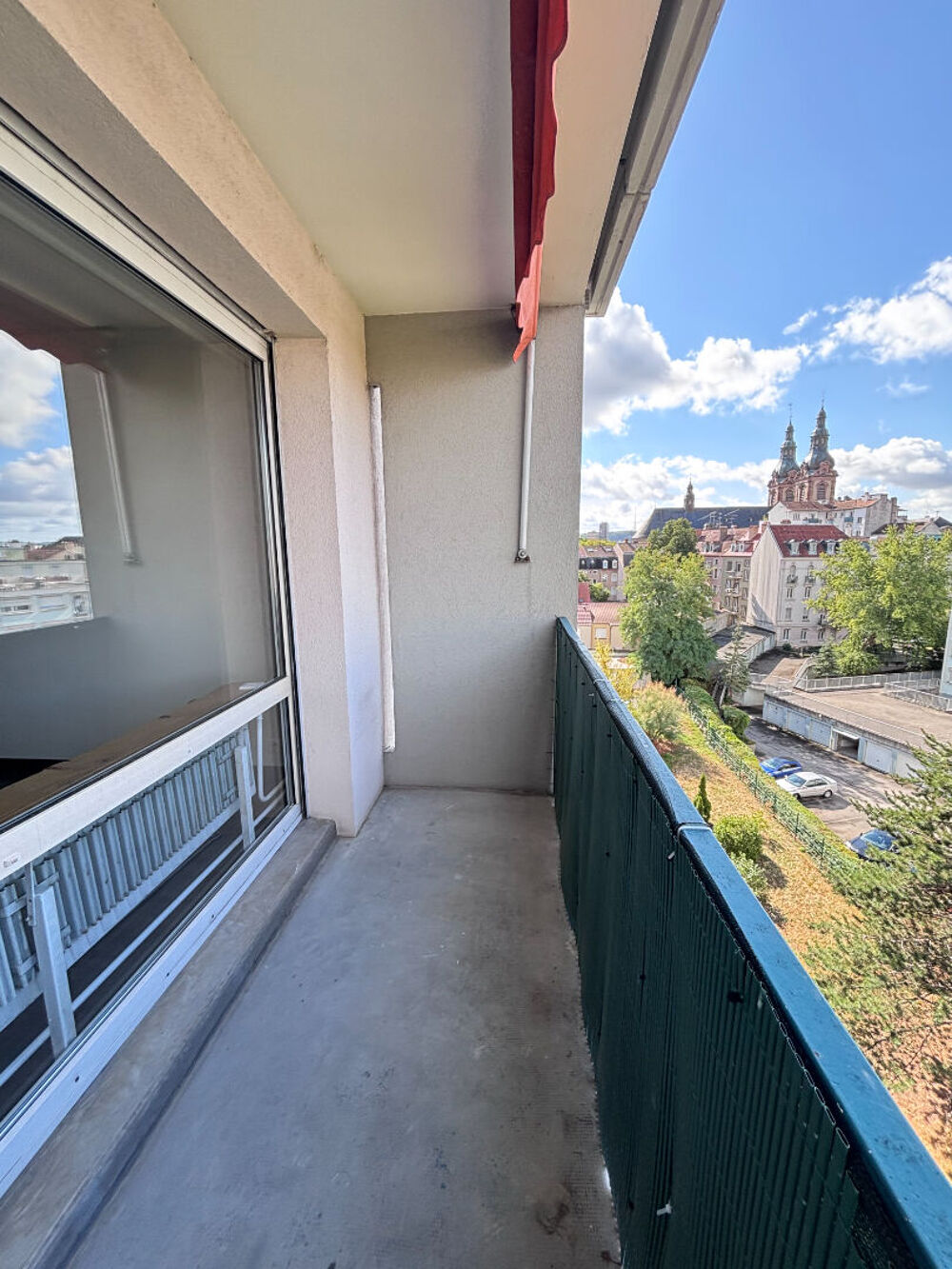 Charmant appartement 2 pièces à vendre à Mulhouse, dernier étage avec balcon , garage et cave