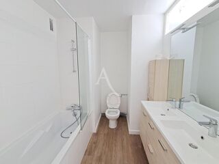  Appartement à louer 3 pièces 86 m²