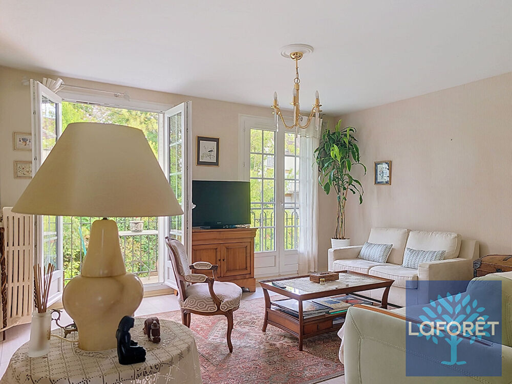 Vente Appartement Etampes centre ville, beau 3 pièces de 73 m² avec balcons et parking Etampes