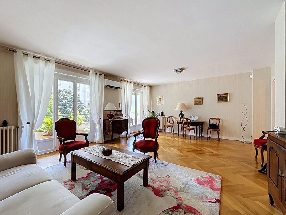 Vente Appartement Coeur Monplaisir, vaste T3 en très bon état, dans une copropriété de standing, balcons, stationnement cave Lyon 8