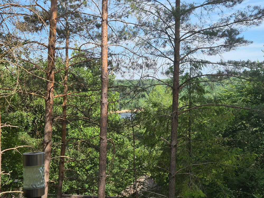 Vente Maison CORRÈZE. Marcillac-la-Croisille. Maison en bois à 3 minutes à pied du lac, avec 3 chambres, une maison d'été et un terrain de 1 Marcillac la croisille