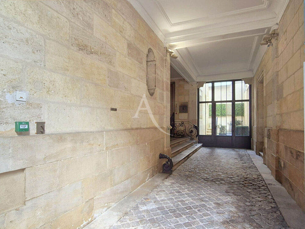  BORDEAUX  HOTEL DE VILLE - Appartement de standing à rafraichir, 2 places de stationnements et caves Bordeaux