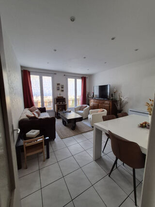  Appartement à louer 4 pièces 76 m²