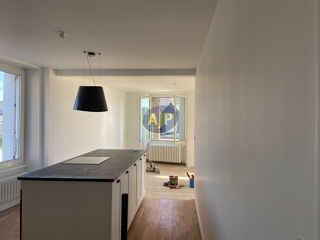  Appartement à louer 4 pièces 85 m²
