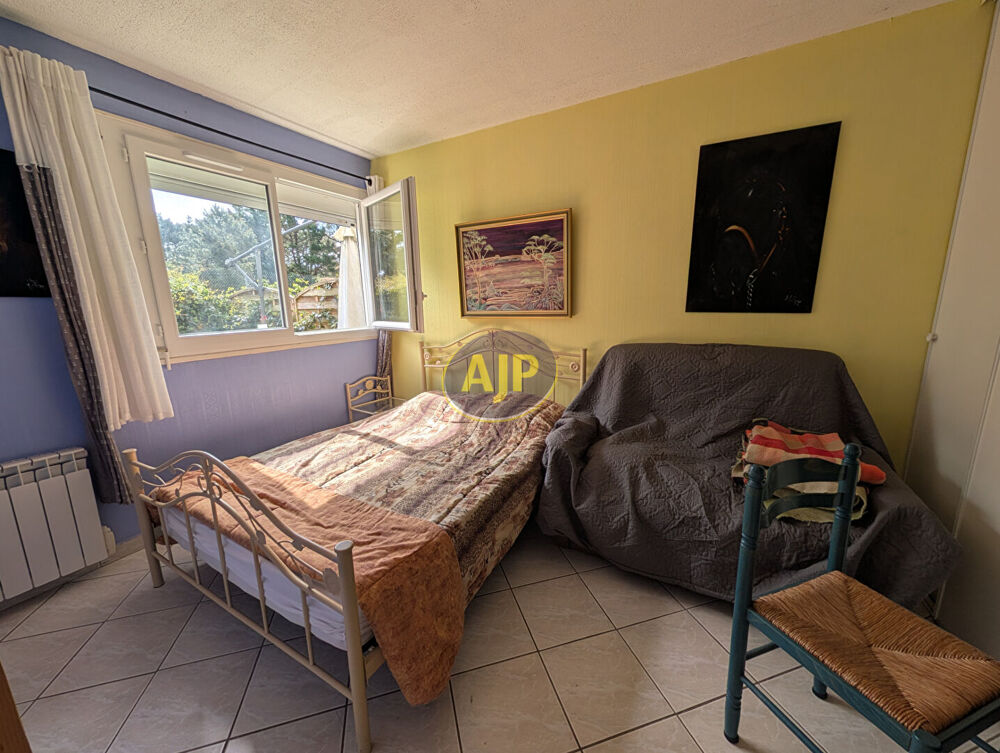Appartement T2, jardinet et place de parking