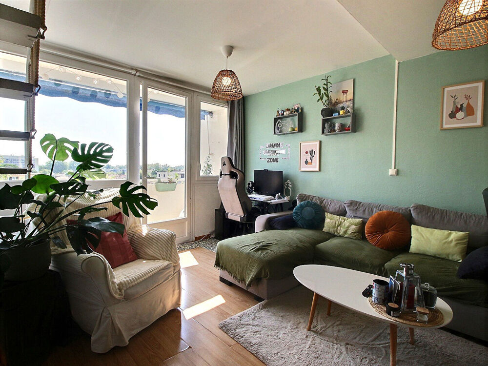Appartement T2 bis avec balcon parking au pied de la résidence