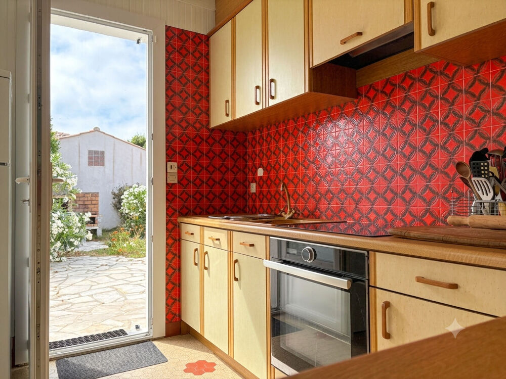 Saint Hilaire De Riez à 180 m de la corniche de SION, maison 3 ch + studio indépendant et 2 garages