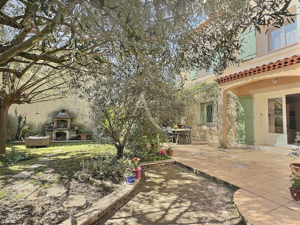 Les Camoins Marseille 13011- Maison de type 6 avec terrasse, terrain arboré avec garage, caves et dépendance