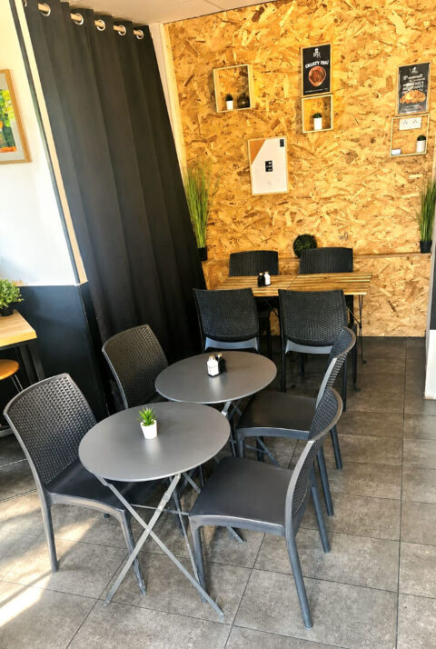   Fonds de commerce de 35m² - Cente village de Luynes 