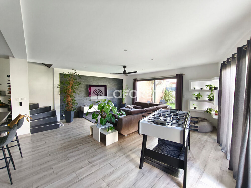 Maison de plus de 100 m², située dans un quartier calme et recherché, à proximité du centre-ville.
