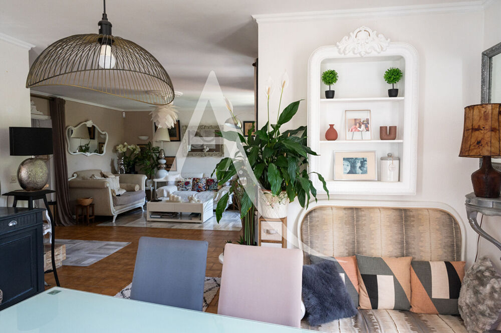 Maison de charme avec jardin, garage et terrasse aménagée proche Carcassonne