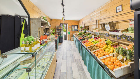 EYRAGUES  Emplacement de  1er choix  Primeur fromagerie Cave &agrave; vins Fonds de commerce RSO  ALPILLES 89000 13630 Eyragues