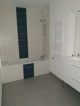  Appartement à louer 4 pièces 83 m²