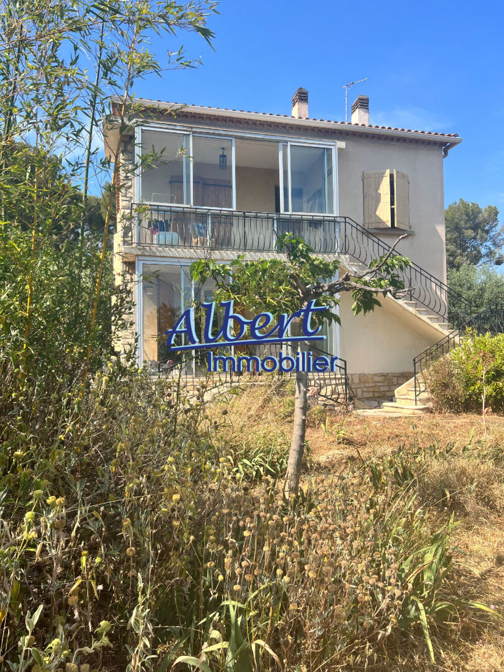 Maison d'environ 161,69m²