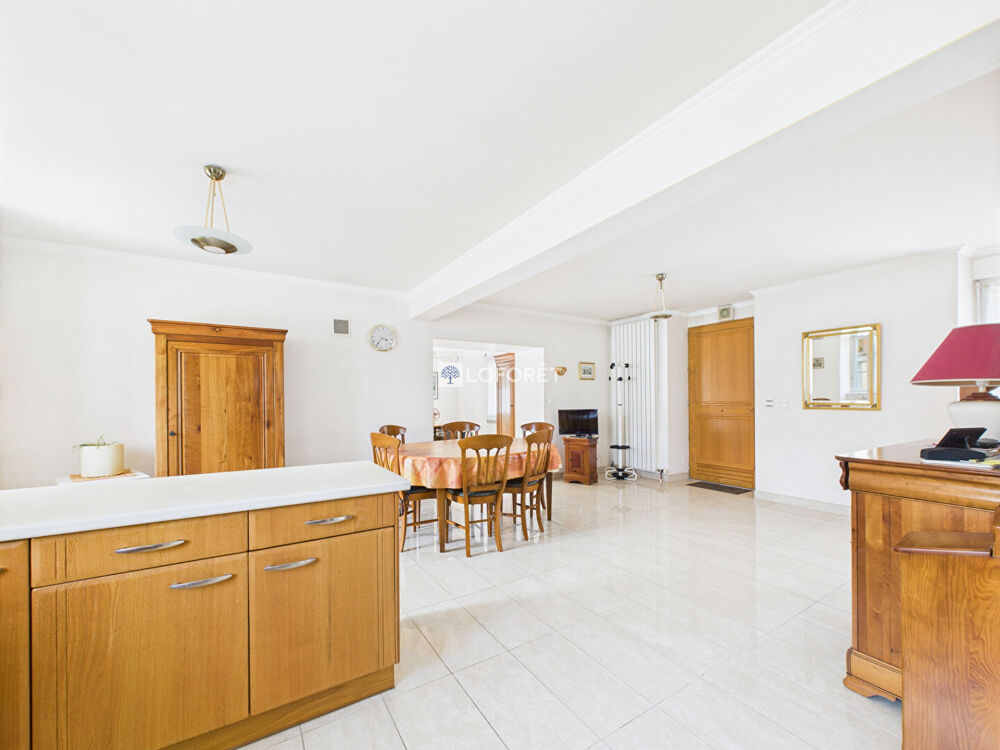 Maison Saint Rivoal 6 pièce(s) 150 m2