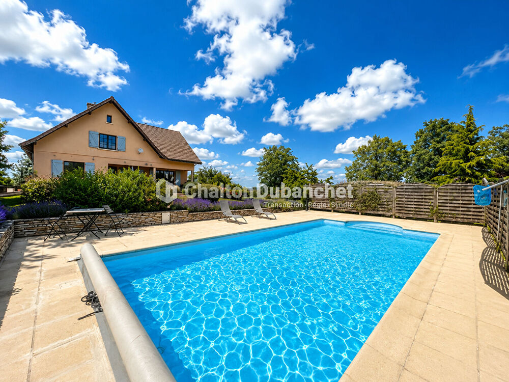 MONTAIGUET EN FOREZ - Maison de 330 m² sur 35000 m² de terrain et deux étangs