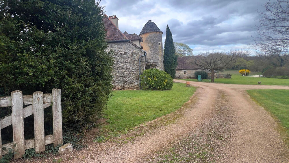 Propriété de charme avec dépendances et 7 hectares dans le lot