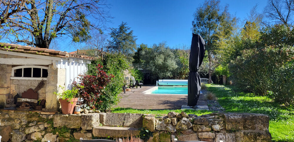 Très belle maison en pierre rénovée à Plassac ( 33390 )