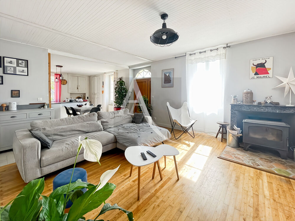 Vente Maison Authentique propriété en pierre avec piscine, dépendances et vignoble Lacaussade