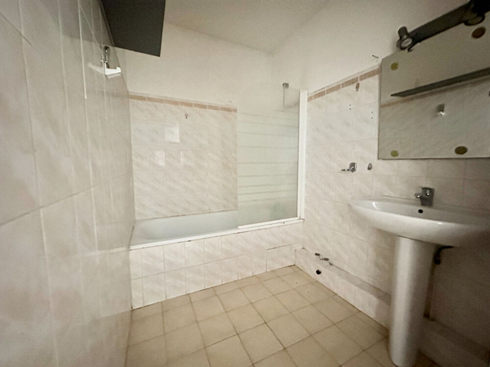 Vente Appartement Saint Raphaël centre ville, appartement 2 pièces traversant à vendre - Réf 2772 Saint raphael