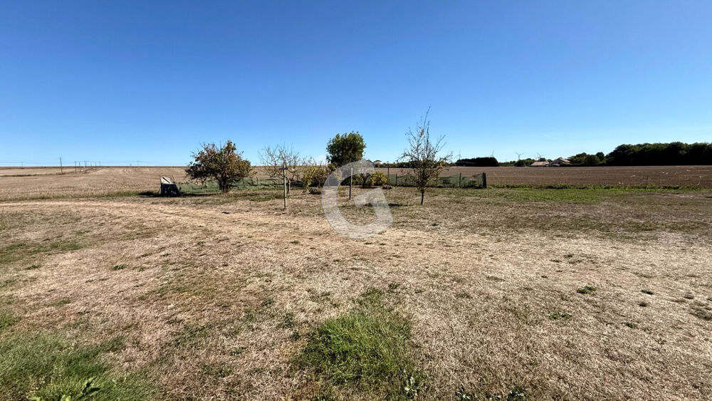 Maison de caractère 111 m2 à rénover avec dépendances - proche bourg Longeville Sur Mer