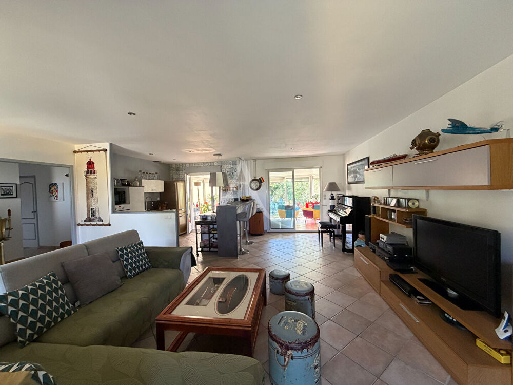 Vente Maison Maison 3 chambres avec véranda, garage, atelier et beau jardin Port des barques