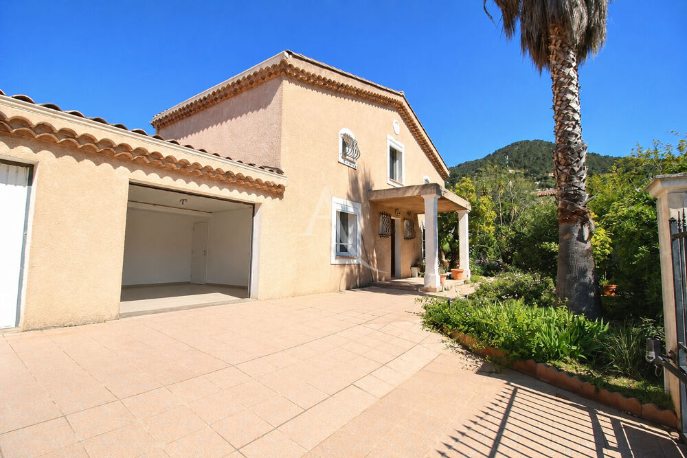 Carqueiranne Belle villa avec espace de vie de plain pied au Calme