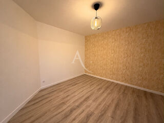  Appartement à louer 5 pièces 147 m²