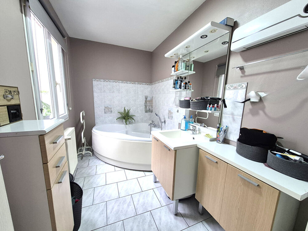 Maison Saint Andre Lez Lille, 4 grandes chambres, cour, cave