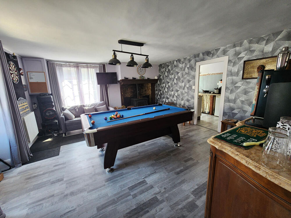 Maison Saint Martial Sur Isop 5 pièce(s) -quatre chambres avec grange, garage/dépendances et jardin