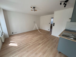  Appartement à louer 2 pièces 33 m²