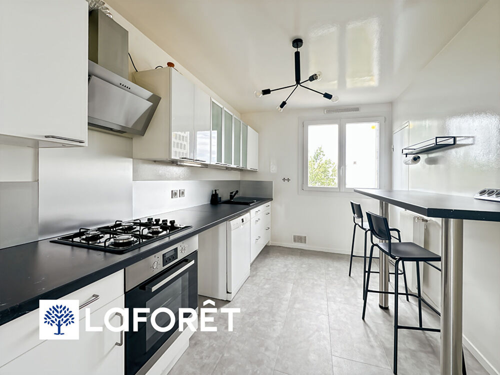 Charmant appartement 2 pièces à vendre à Viry Chatillon - Dernier étage avec balcon et parking