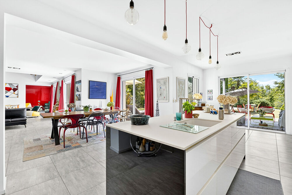 Vente Maison ÉLÉGANCE CONTEMPORAINE AU COEUR D'UN ÉCRIN DE VERDURE Maison Périgueux 7 pièce(s) 250 m2 Perigueux