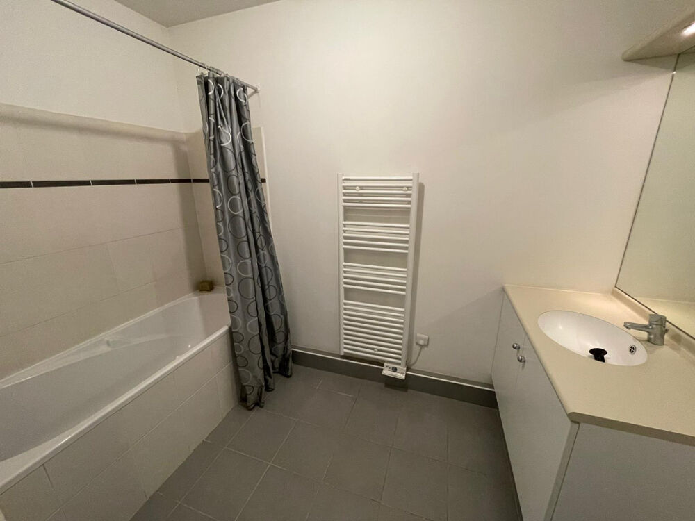 Location Appartement AIX SUD LUYNES  T3  GARAGE Aix en provence
