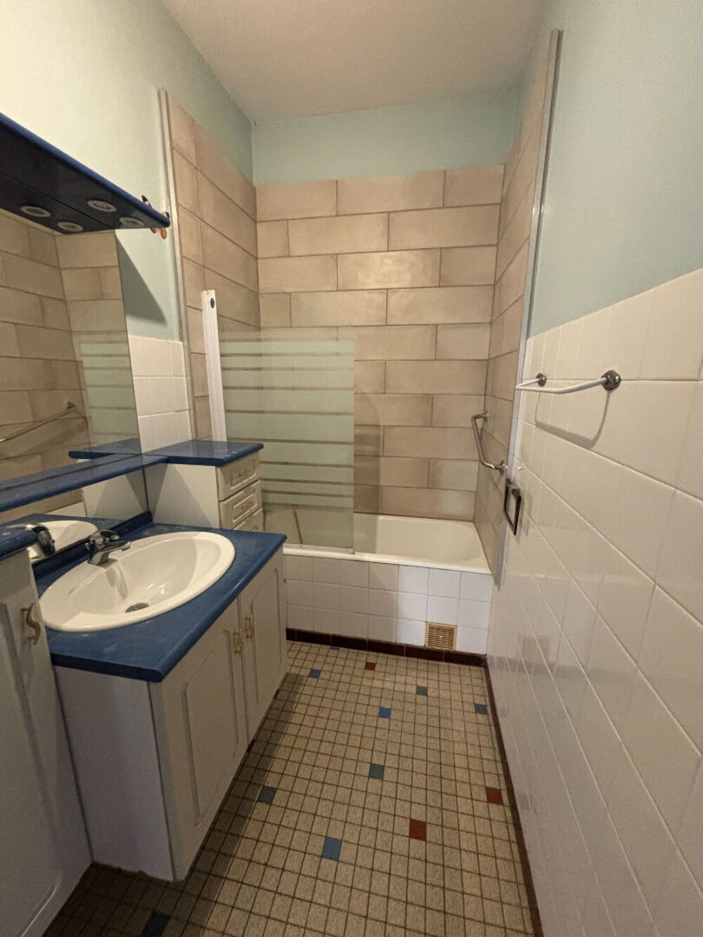Vente Immeuble Immeuble Montpon-Ménestérol 6 pièce(s) 198 m² Montpon menesterol