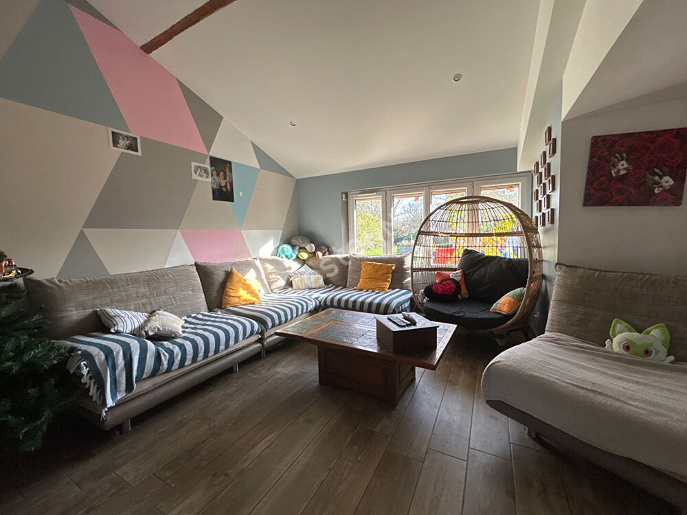 Longère de caractère à Saint-Germain-du-Plain de 195 m² avec grand terrain