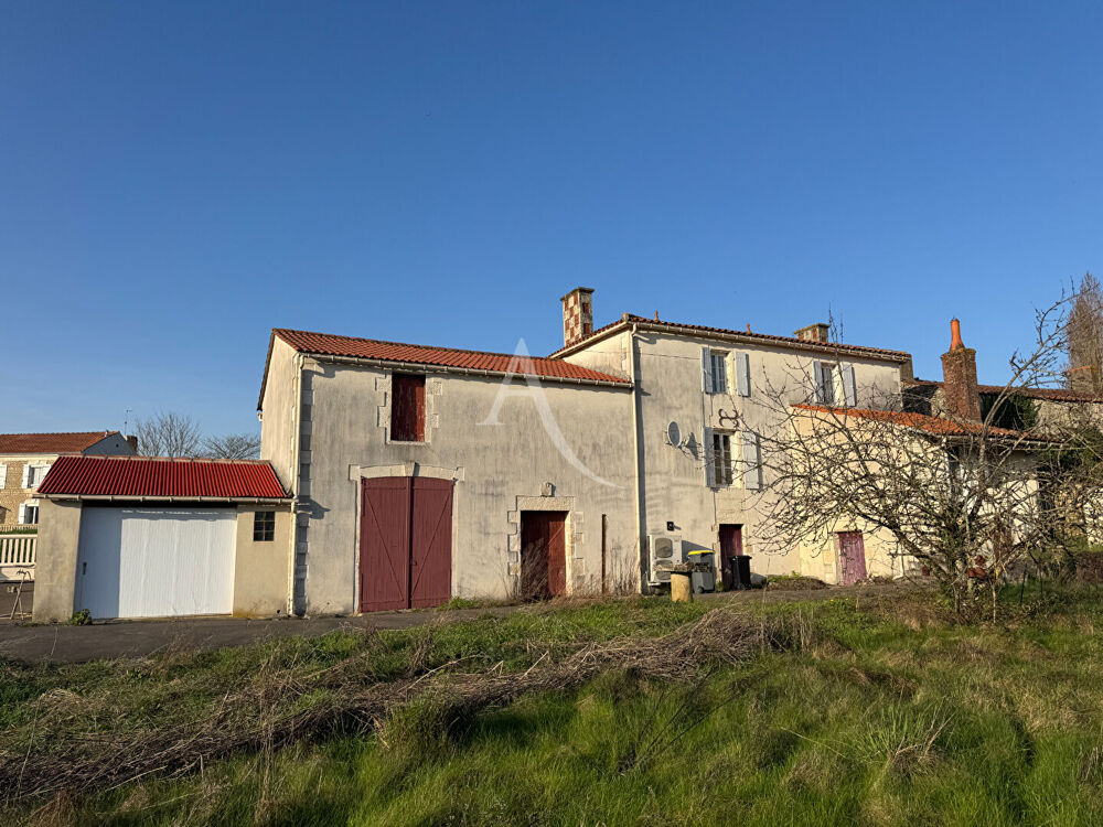 Maison en pierres habitable de suite à Mouzeuil-Saint-Martin